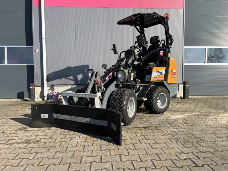 Giant shovel 2.5 ton huren bij JHX Verhuur Ommen