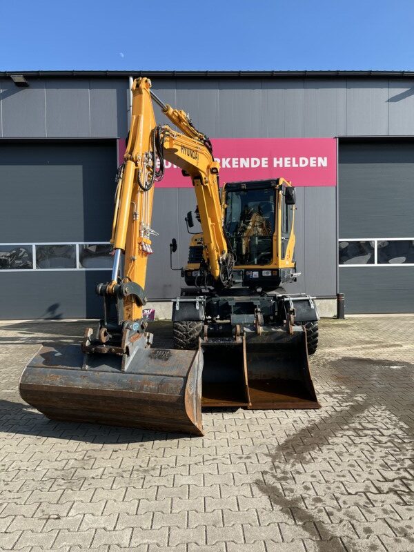 Hyundai mobiele kraan 6 ton huren bij JHX Verhuur Ommen