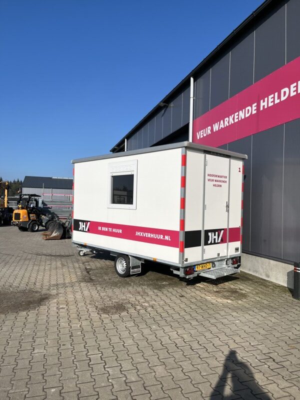 Schaftwagen bouwkeet voor personeel op bouwlocatie