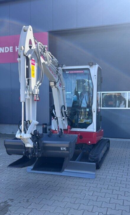 Takeuchi TB325 R 2,5 ton